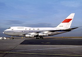 Un Boeing 747SP de la compagnie CAAC Airlines, compagnie mère de Air China, prise en 1985 à l'Aéroport Charles de Gaulle