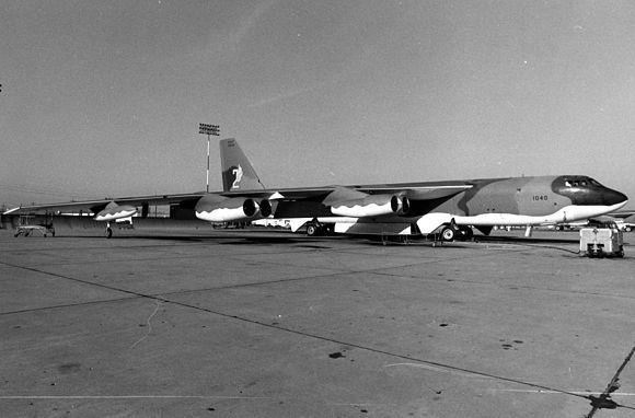 Boeing B-52H-175-BW (SN 61-0040) This was the last B-52 built 061026-F-1234S-024.jpg