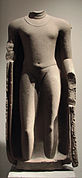 Bouddha. Sarnath. Époque Gupta, fin du Ve siècle. Grès beige. H. 98 L. 44 cm. Musée Guimet [2]