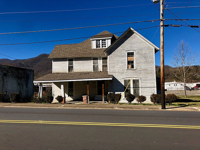 File:Branner Avenue, Waynesville, NC (45800529645).jpg