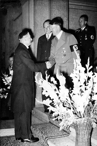 British Prime Minister Neville Chamberlain and Hitler at a meeting in Germany on 24 September 1938, and Hitler demanded the immediate annexation of Czechoslovak border areas.