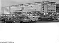 Bundesarchiv Bild 183-C1210-0094-001, Leipzig, Karl-Marx-Platz, Parkplatz.jpg