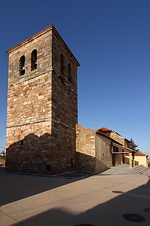 Calvarrasa de Abajo, Iglesia de San Pedro, torre.jpg