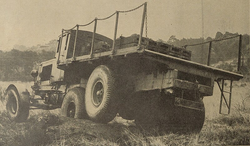 File:Camion Renault 40 CV six roues (1931).jpg