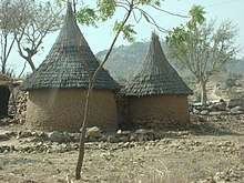 Housing structures in Koza Cases d'habitation de Koza.jpg