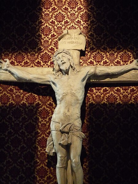 File:Cathédrale Marie Reine du Monde Crucifix.jpg
