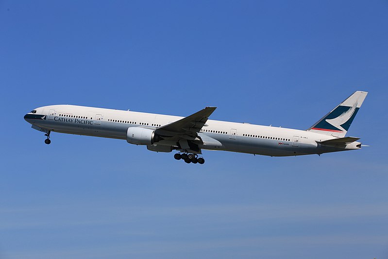 File:Cathay Pacific, Boeing 777-300, B-HNJ - TPE (35970577790).jpg