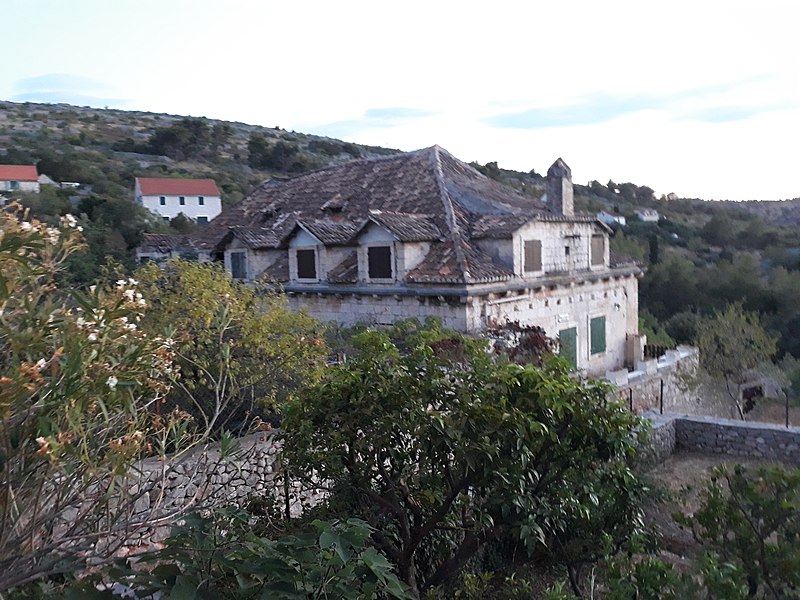 File:Cerinić-Gligo house in Bobovišća, island of Brač 20210719 09.jpg