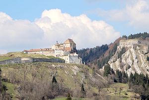 Château de Joux, jak je patrné z La Cluse-et-Mijoux