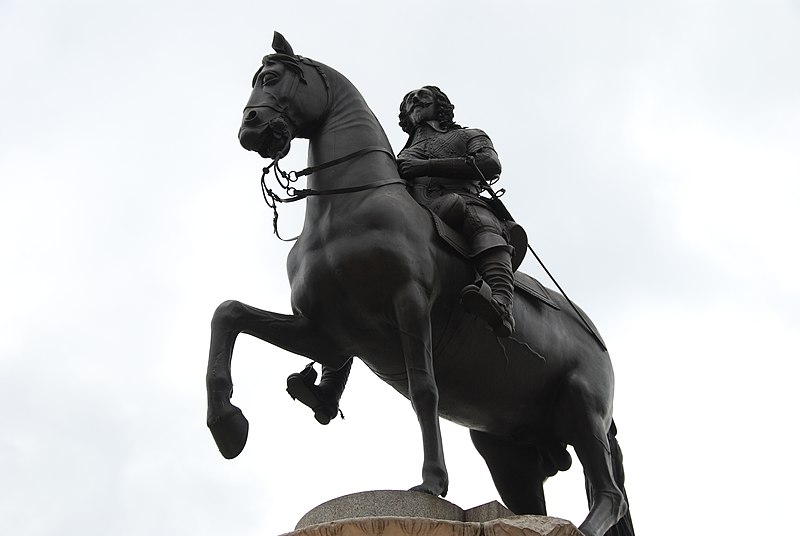 File:Charles I statue by Le Sueur.jpg