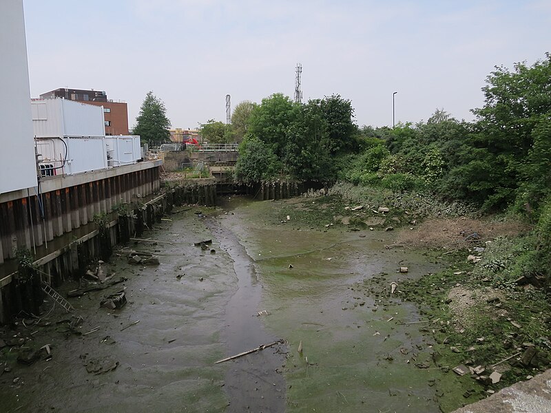 File:Chelsea Creek - geograph.org.uk - 5308298.jpg