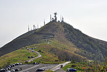 Accesso lato nord alla cima con vista dei ripetitori televisivi