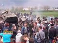 Proruští civilisté blokují kolonu ukrajinské armády poblíž Slovjansku, duben 2014