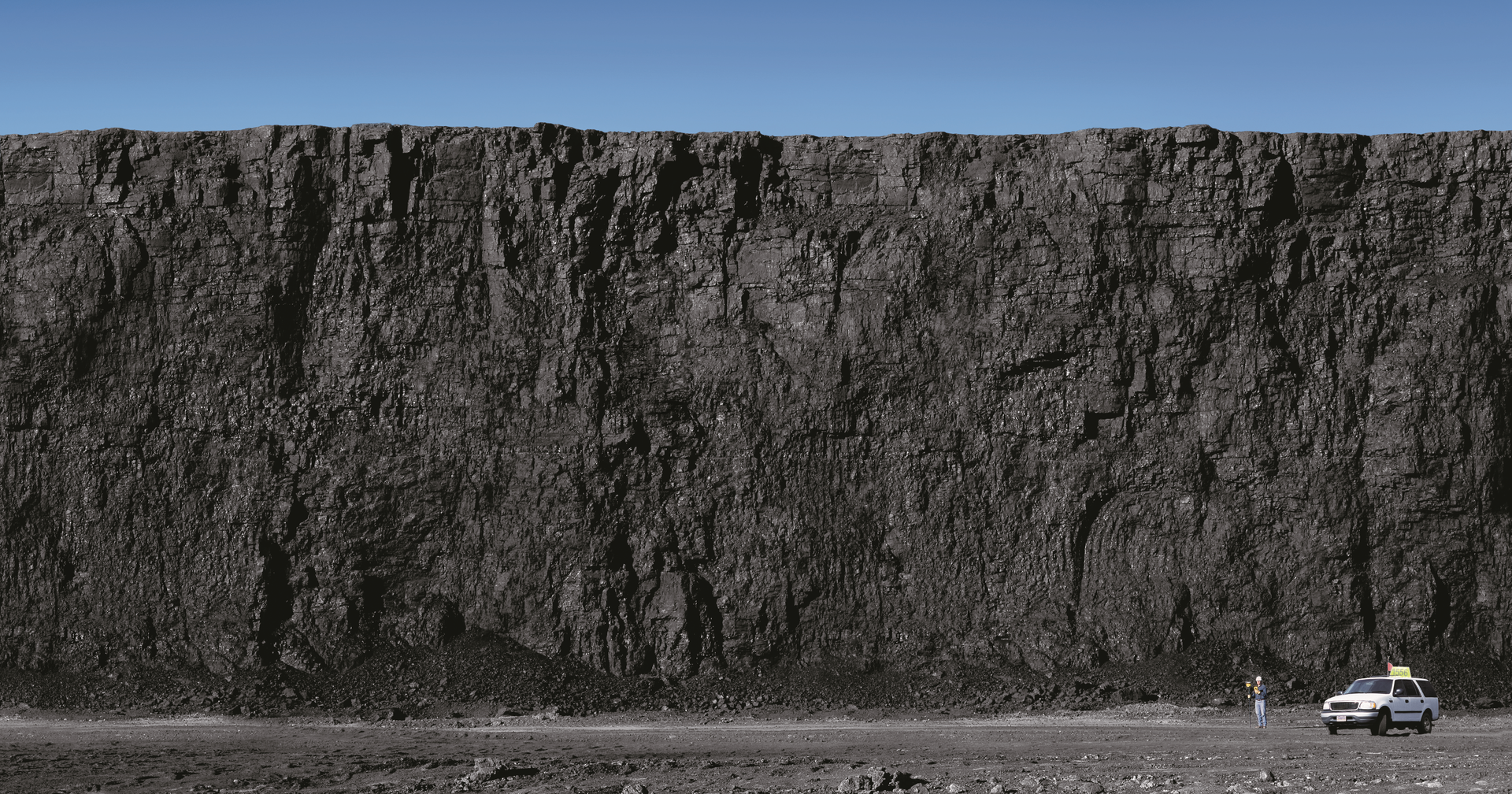 1920px-Coal_Seam_at_Coal_Mine.png