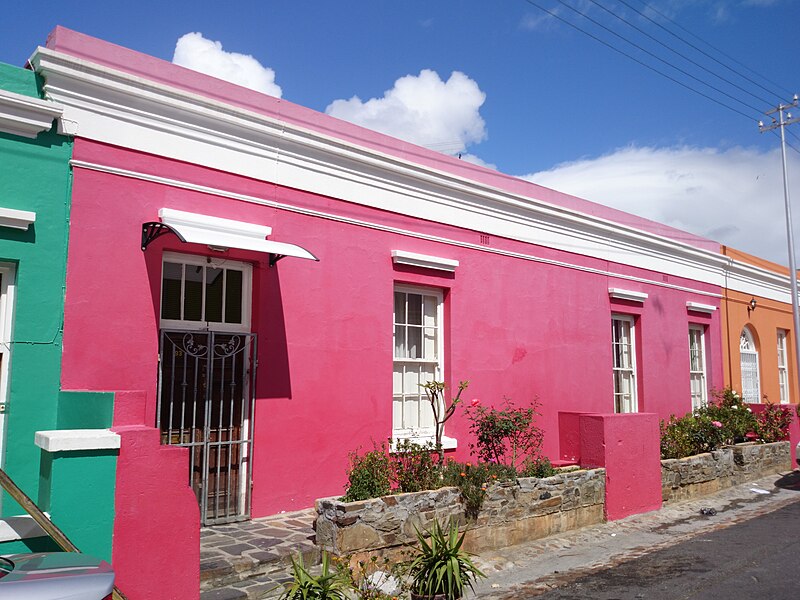 File:Colorful buildings Bo-kaap 19.jpg