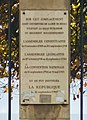 Tablica pamiątkowa na miejscu, gdzie w 1791 sporządzono pierwszą konstytucję francuską, a w 1792 utworzono pierwszą Republikę Francuską. Paryż, Rue de Rivoli