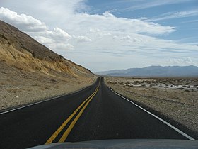 Vedere a Drumului Badwater.