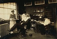 Zubař, Cambridge, 1917