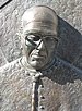Fragment posągu Dereka Worlocka, byłego katolickiego arcybiskupa Liverpoolu 2.jpg