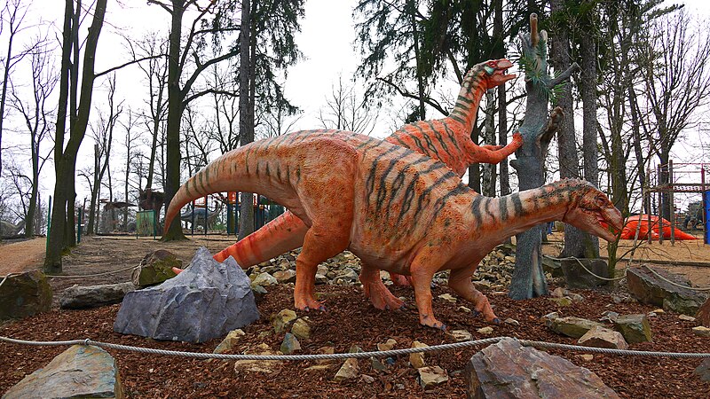 File:DinoPark Plzeň-Plateosaurus.jpg