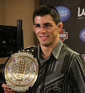 Dominick Cruz: US-amerikanischer Mixed-Martial-Arts-Kämpfer.