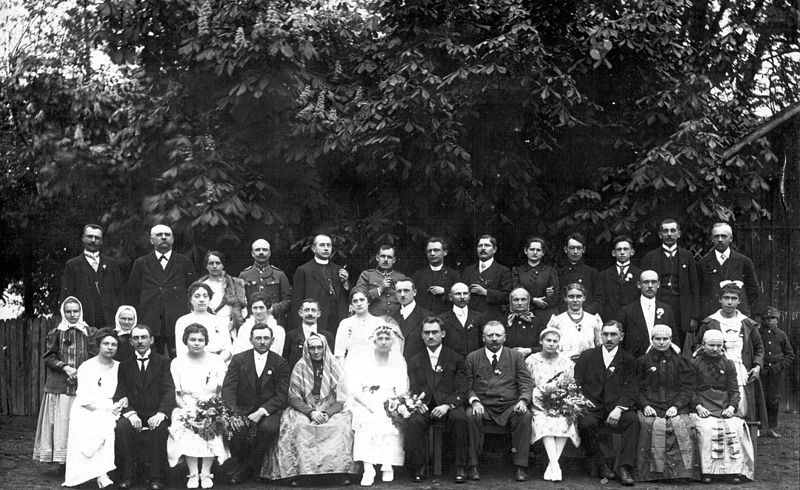 File:Dziedzice, 4 maja 1920, wesele Marii i Stanisawa Krzyżowskich.jpg
