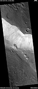 Detalle de un derrumbe, imágen tomada por la cámara HiRISE bajo el programa HiWish