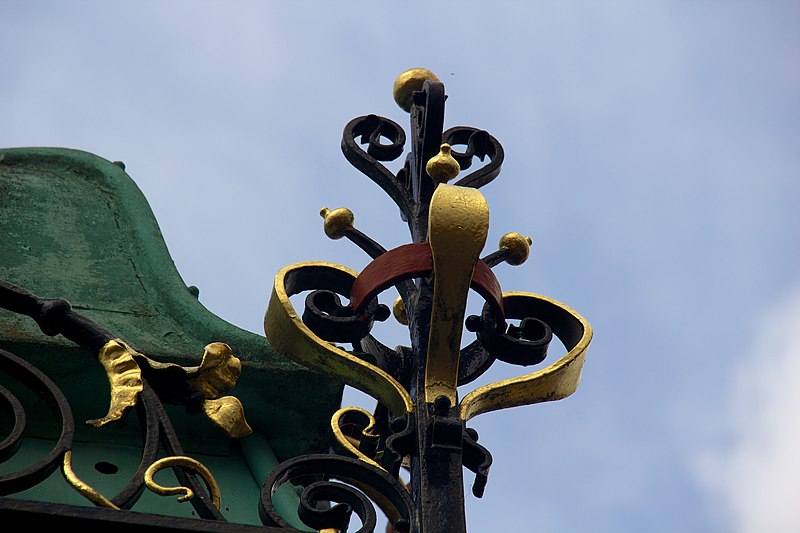 File:Eastgate Clock, Chester 7.jpg