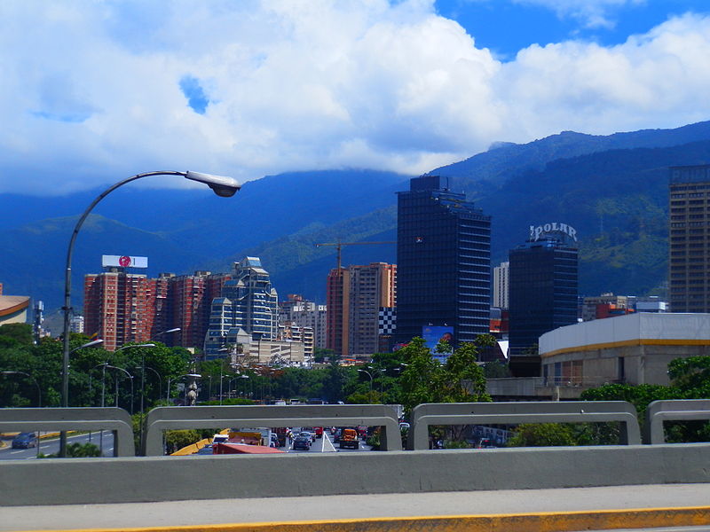 File:Edificio LG, sede del CNE, Torre polar y el Ávila, Caracas, Venezuela.jpg