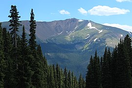 Engelmann Peak vom Berthoud Pass aus gesehen, Juli 2016.jpg