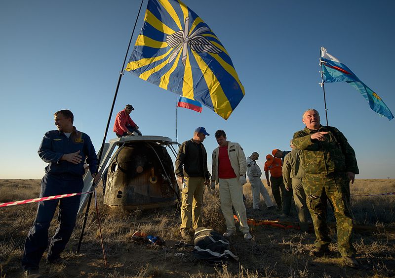 File:Expedition 48 Soyuz TMA-20M Landing (NHQ201609070036).jpg