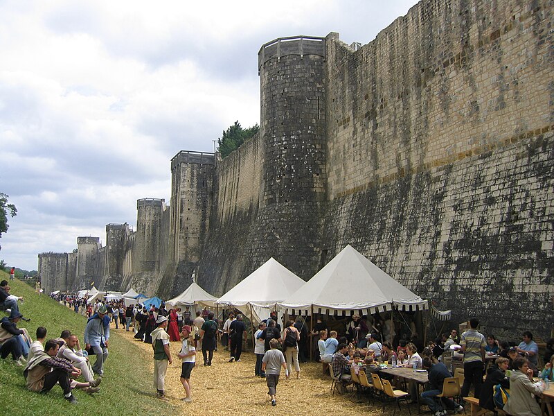 Файл:Fête médiévale 2007 à Provins.JPG — Википедия.
