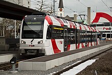 Die Züge der schmalspurigen Frau­enfeld-Wil-Bahn verkehren ab den Gleisen 11 und 12 auf dem Bahnhof­vorplatz.