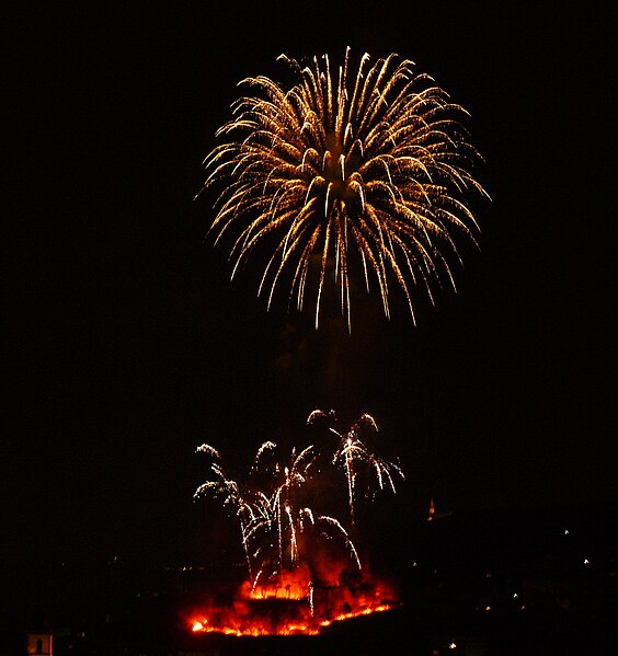 File:Fireworks Castle Klopp.jpg