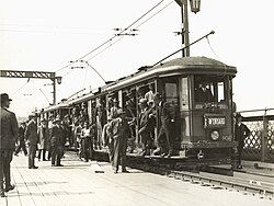 Erste Straßenbahn über die Brücke (8368180041) .jpg