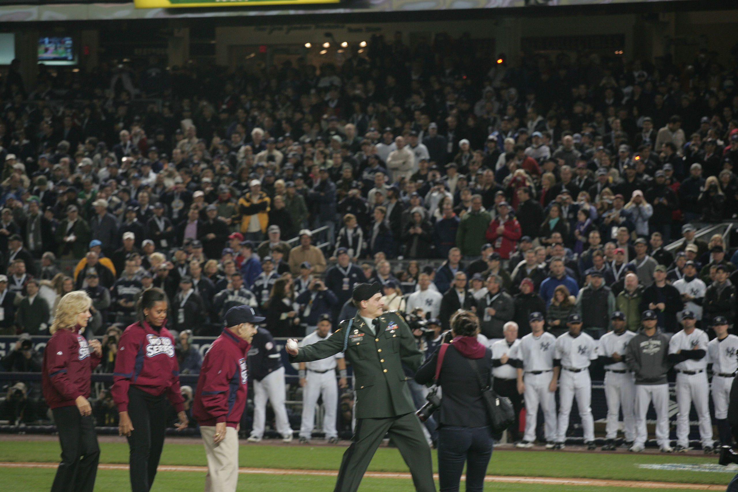 File:First pitch at 2009 World Series Game 1 3.jpg - Wikimedia Commons