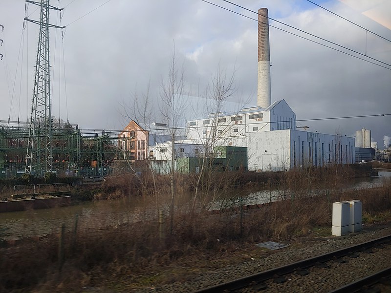 File:Foto vanuit de trein, Aalst. 4.jpg