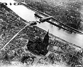 Frankfurt Am Main-Altstadt-Zerstoerung-Luftbild 1944.jpg