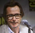 Gary Oldman, o ator principal do filme Romeo is bleeding