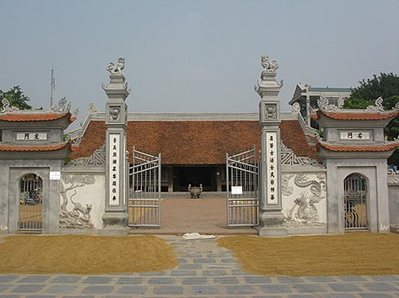 Tập tin:Gate Dinh Bang communal house.JPG