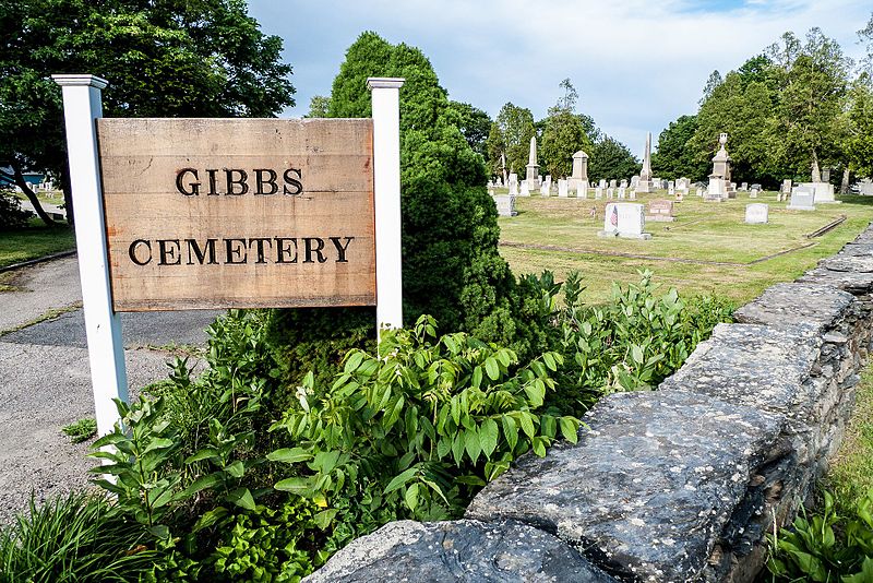 File:Gibbs Cemetery, Somerset Massachusetts.jpg