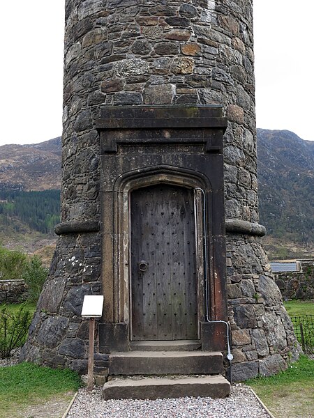 File:Glenfinnan Monument - 20140422180536.jpg