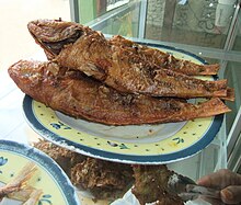 Fried fish, probably Moluccan snapper (Lutjanus boutton) in Palopo, South Sulawesi. Goreng ikan merah Palopo.JPG