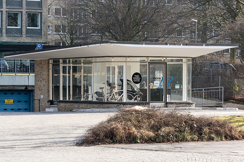 File:Grindelberg (Hamburg-Harvestehude).Tankstelle.02.20072.ajb.jpg