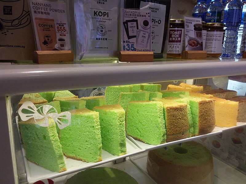 File:HK TSO 將軍澳 Tseung Kwan O PopCorn mall December 2018 SSG 03 斑蘭蛋糕 green Pandan cakes.jpg