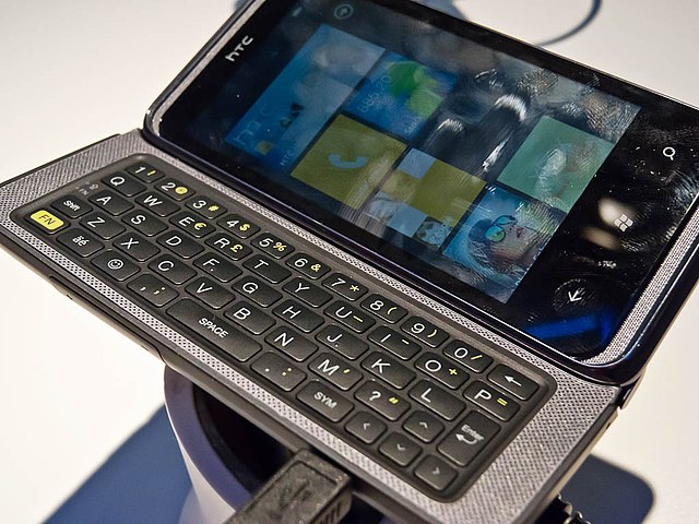 overhandigen plak Knikken HTC 7 Pro - Wikipedia