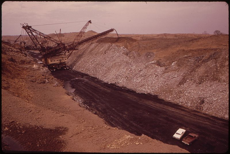 File:HUGH STRIP MINING MACHINERY IN OPERATION NEAR DUNFERMLINE IN FULTON COUNTY. FULTON COUNTY HAS BEEN, AND IS, A CENTER... - NARA - 552416.jpg