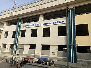 <span class="mw-page-title-main">Haiderpur Badli Mor metro station</span> Metro station in Delhi, India