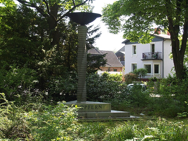 File:Hamburg-Rahlstedt Kriegerdenkmal Rahlstedter Straße.JPG