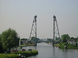 Hefbrug yli de Gouwe bij Alphen aan den Rijn.jpg